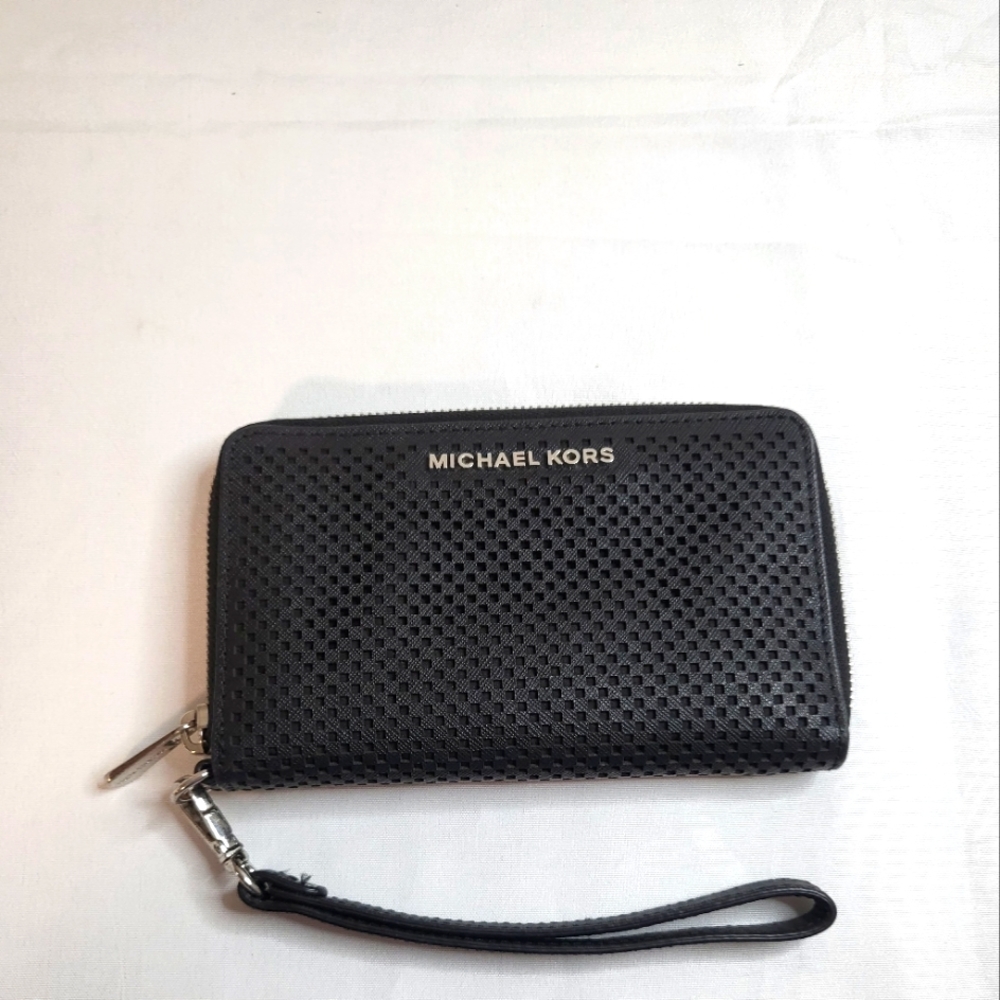 Michael Kohrs wristlet - Black